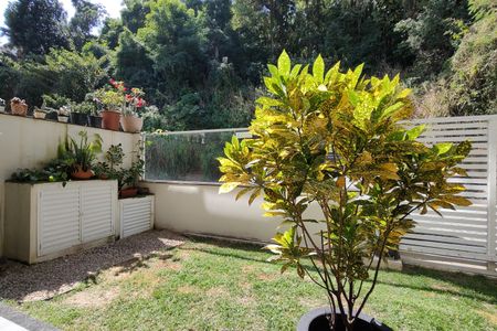 Casa de condomínio à venda com 215m², 3 quartos e 2 vagas Casa de condomínio à venda com 215m², 3 quartos e 2 vagasQuintal