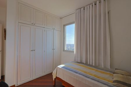 Apartamento à venda com 135m², 3 quartos e 2 vagasQuarto 2