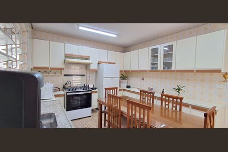 Casa à venda com 450m², 3 quartos e 8 vagasCozinha