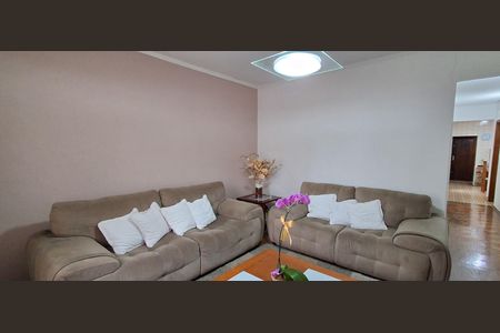 Casa à venda com 450m², 3 quartos e 8 vagasSala