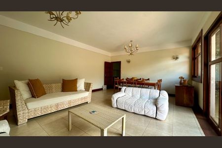 Casa de condomínio à venda com 405m², 6 quartos e 6 vagasSala