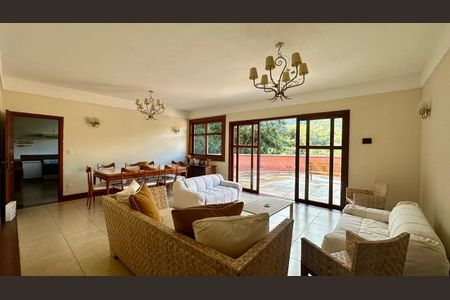 Casa de condomínio à venda com 405m², 6 quartos e 6 vagasSala