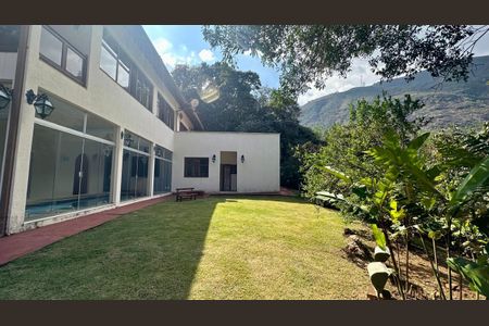 Casa de condomínio à venda com 405m², 6 quartos e 6 vagasQuintal