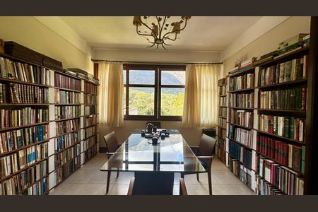 Casa de condomínio à venda com 405m², 6 quartos e 6 vagasSala