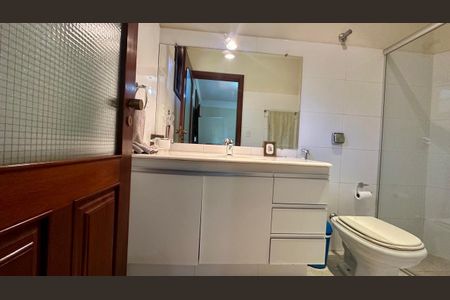 Casa de condomínio à venda com 405m², 6 quartos e 6 vagasBanheiro