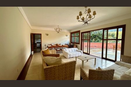 Casa de condomínio à venda com 405m², 6 quartos e 6 vagasSala