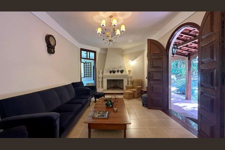 Casa de condomínio à venda com 405m², 6 quartos e 6 vagasSala