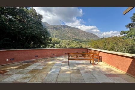 Casa de condomínio à venda com 405m², 6 quartos e 6 vagasMirante