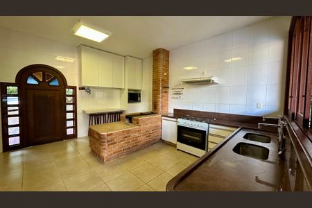 Casa de condomínio à venda com 405m², 6 quartos e 6 vagasCozinha