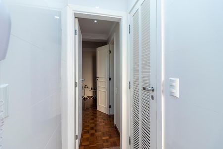 Apartamento à venda com 273m², 4 quartos e 4 vagas Apartamento à venda com 273m², 4 quartos e 4 vagasCorredor da Cozinha
