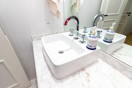 Apartamento à venda com 273m², 4 quartos e 4 vagas Apartamento à venda com 273m², 4 quartos e 4 vagasBanheiro da Suíte 4