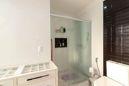 Apartamento à venda com 273m², 4 quartos e 4 vagas Apartamento à venda com 273m², 4 quartos e 4 vagasBanheiro da Suíte 1