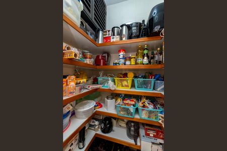 Apartamento à venda com 273m², 4 quartos e 4 vagas Apartamento à venda com 273m², 4 quartos e 4 vagasDespensa