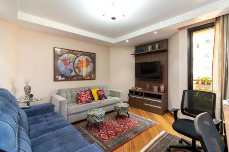 Apartamento à venda com 273m², 4 quartos e 4 vagas Apartamento à venda com 273m², 4 quartos e 4 vagasSala de TV