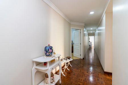 Apartamento à venda com 273m², 4 quartos e 4 vagas Apartamento à venda com 273m², 4 quartos e 4 vagasCorredor dos Quartos