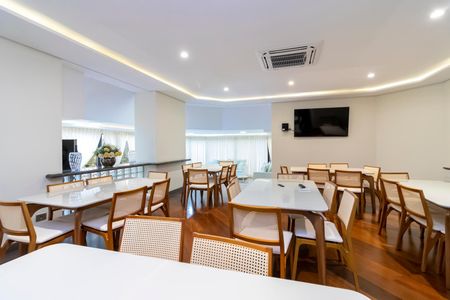 Apartamento à venda com 273m², 4 quartos e 4 vagas Apartamento à venda com 273m², 4 quartos e 4 vagasÁrea comum - Salão de festas