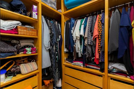 Apartamento à venda com 273m², 4 quartos e 4 vagas Apartamento à venda com 273m², 4 quartos e 4 vagasCloset da suíte 1