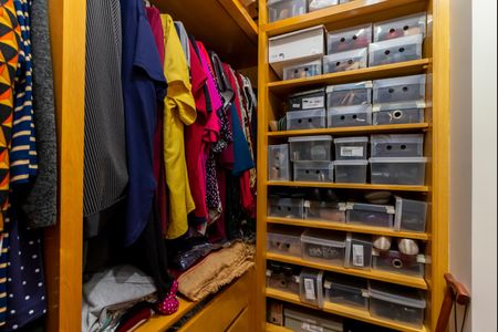 Apartamento à venda com 273m², 4 quartos e 4 vagas Apartamento à venda com 273m², 4 quartos e 4 vagasCloset da suíte 1