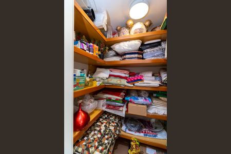 Apartamento à venda com 273m², 4 quartos e 4 vagas Apartamento à venda com 273m², 4 quartos e 4 vagasDespensa