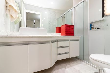 Apartamento à venda com 273m², 4 quartos e 4 vagas Apartamento à venda com 273m², 4 quartos e 4 vagasBanheiro da Suíte 4