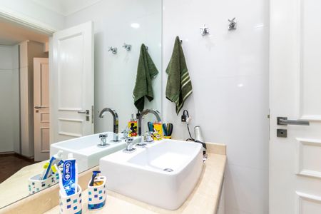 Apartamento à venda com 273m², 4 quartos e 4 vagas Apartamento à venda com 273m², 4 quartos e 4 vagasBanheiro da Suíte 3