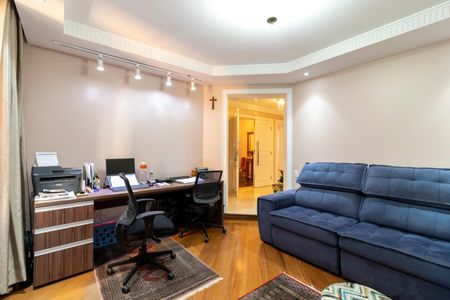 Apartamento à venda com 273m², 4 quartos e 4 vagas Apartamento à venda com 273m², 4 quartos e 4 vagasSala de TV