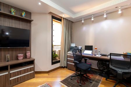 Apartamento à venda com 273m², 4 quartos e 4 vagas Apartamento à venda com 273m², 4 quartos e 4 vagasSala de TV