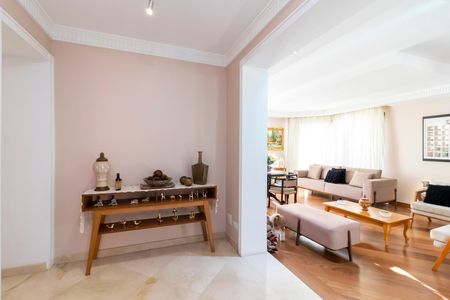 Apartamento à venda com 273m², 4 quartos e 4 vagas Apartamento à venda com 273m², 4 quartos e 4 vagasHall de Entrada