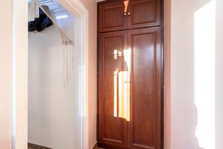 Apartamento à venda com 273m², 4 quartos e 4 vagas Apartamento à venda com 273m², 4 quartos e 4 vagasQuarto de Serviço