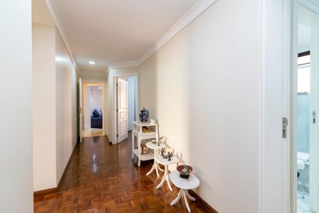 Apartamento à venda com 273m², 4 quartos e 4 vagas Apartamento à venda com 273m², 4 quartos e 4 vagasCorredor dos Quartos