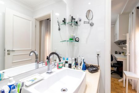 Apartamento à venda com 273m², 4 quartos e 4 vagas Apartamento à venda com 273m², 4 quartos e 4 vagasBanheiro da Suíte 2