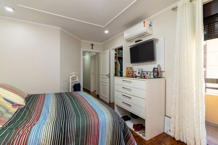 Apartamento à venda com 273m², 4 quartos e 4 vagas Apartamento à venda com 273m², 4 quartos e 4 vagasSuíte 1