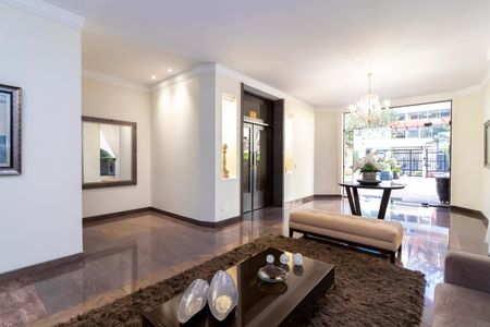 Apartamento à venda com 273m², 4 quartos e 4 vagas Apartamento à venda com 273m², 4 quartos e 4 vagasHall Social