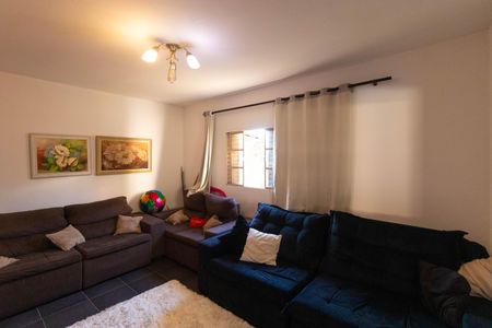 Casa à venda com 140m², 4 quartos e 2 vagas Casa à venda com 140m², 4 quartos e 2 vagasSala