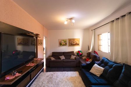 Casa à venda com 140m², 4 quartos e 2 vagas Casa à venda com 140m², 4 quartos e 2 vagasSala