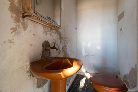 Casa à venda com 140m², 4 quartos e 2 vagas Casa à venda com 140m², 4 quartos e 2 vagasBanheiro da Área Gourmet