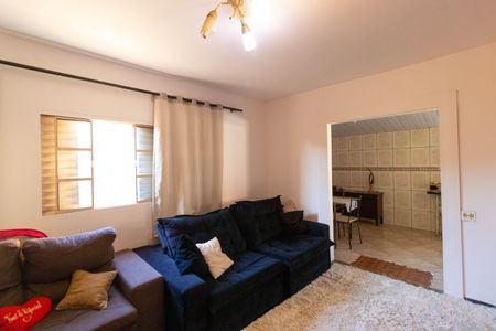 Casa à venda com 140m², 4 quartos e 2 vagas Casa à venda com 140m², 4 quartos e 2 vagasSala