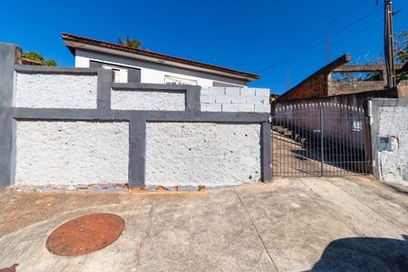 Casa à venda com 140m², 4 quartos e 2 vagas Casa à venda com 140m², 4 quartos e 2 vagasFachada