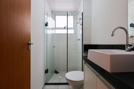 Banheiro de apartamento para alugar com 2 quartos, 43m² em Vila Suzana, São Paulo