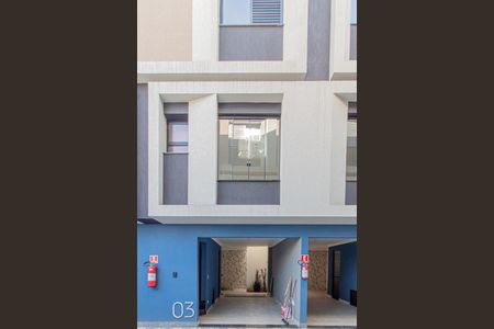 Casa de condomínio à venda com 90m², 2 quartos e 1 vaga Casa de condomínio à venda com 90m², 2 quartos e 1 vagaFachada