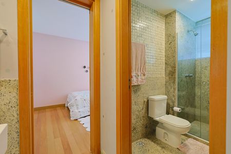 Apartamento à venda com 370m², 3 quartos e 4 vagasBanheiro dos Quartos 1 e 2