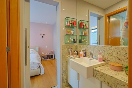 Apartamento à venda com 370m², 3 quartos e 4 vagasBanheiro dos Quartos 1 e 2