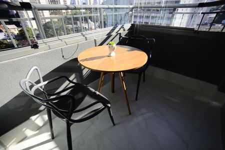 Varanda de kitnet/studio para alugar com 1 quarto, 30m² em Vila Mariana, São Paulo