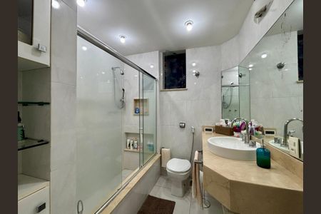 Apartamento à venda com 73m², 2 quartos e sem vaga Apartamento à venda com 73m², 2 quartos e sem vagaBanheiro social