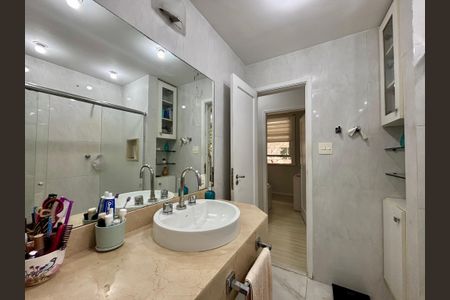 Apartamento à venda com 73m², 2 quartos e sem vaga Apartamento à venda com 73m², 2 quartos e sem vagaBanheiro social
