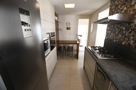 Apartamento à venda com 208m², 5 quartos e 4 vagasCozinha