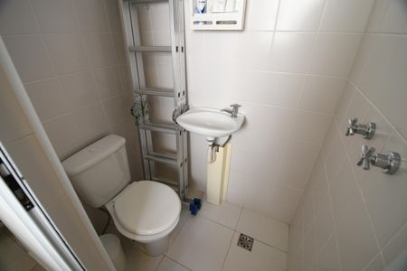 Apartamento à venda com 208m², 5 quartos e 4 vagasBanheiro de Serviço