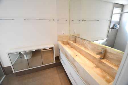 Apartamento à venda com 208m², 5 quartos e 4 vagasBanheiro da Suíte 4