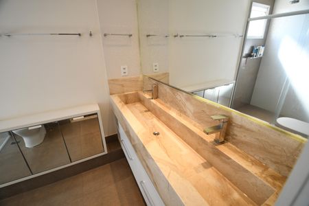 Apartamento à venda com 208m², 5 quartos e 4 vagasBanheiro da Suíte 4