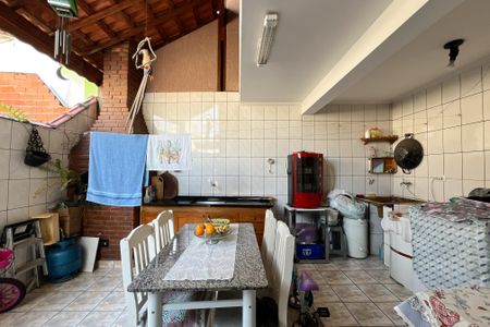 Casa à venda com 100m², 3 quartos e 2 vagas Casa à venda com 100m², 3 quartos e 2 vagasQuintal